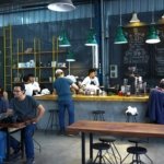 Bukan Cuma Ngopi, Ini Alasan Gen Z Betah Berjam- Jam Nongkrong di Coffee Shop