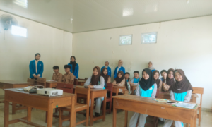 Mahasiswa Bekali Siswa MTSs Al-Karomah Keterampilan Microsoft Excel
