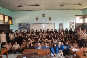 Mahasiswa UBSI Sukabumi Edukasi Pentingnya Akhlak Mulia kepada Siswa SMPN 10 Kota Sukabumi