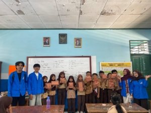 Mahasiswa Gelar Edukasi Pentingnya Al-Qur’an bagi Kehidupan di SDN 1 Sriwidari