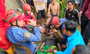 Empat Warga Cibadak Terjebak di Sumur Kering Saat Cari Sumber Air, Tim Gabungan Berhasil Evakuasi Korban