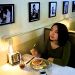 Bernadya saat memperkenalkan album Semoga Hanya di Mimpi
