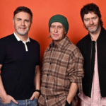 Gary Barlow, Mark Owen, dan Howard Donald mempromosikan single terbaru Take That berjudul "Sweet July".