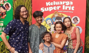 Keluarga Super Irit Tayang di Netflix, Film Komedi Keluarga Penuh Makna